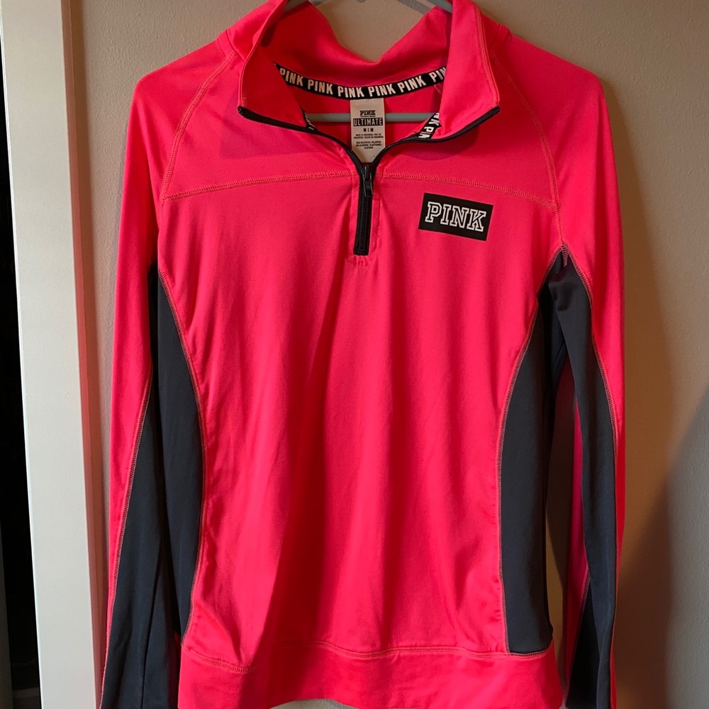 Quarter zip pull-over